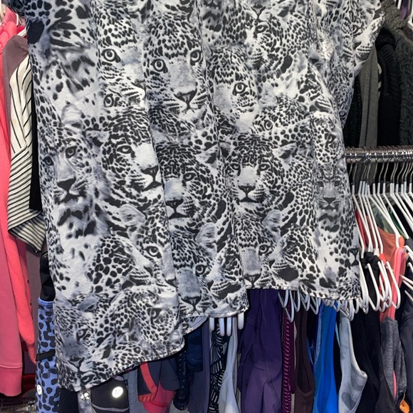 Tiger Print WhiteCross medial scrubs lots of pockets size XXL - Picture 12 of 12